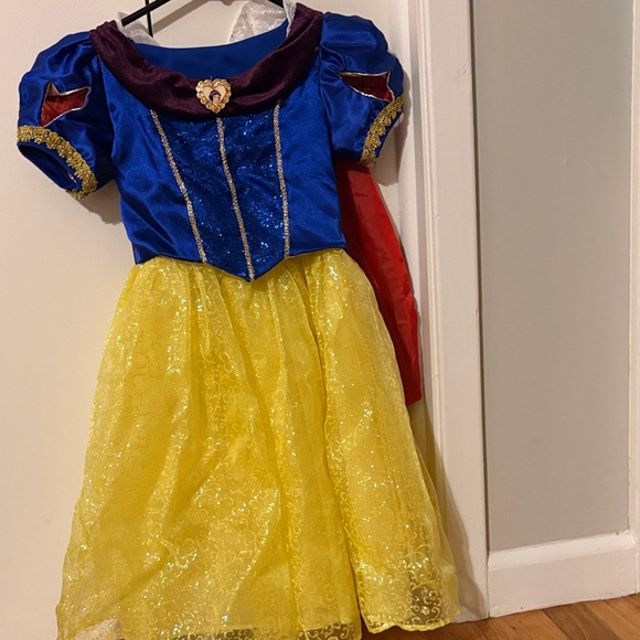 Disney Snow White Costume - Picture 1 of 4